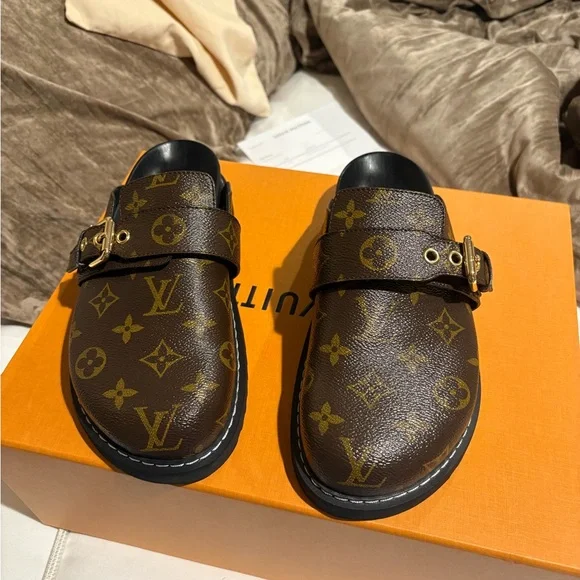 Louis Vuitton cosy flat comfort clog